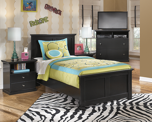 https://ashleyfurniture.scene7.com/is/image/AshleyFurniture/B138-53-52-83-91%282%29-38