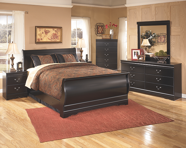 https://ashleyfurniture.scene7.com/is/image/AshleyFurniture/B128-31-36-46-77-74-98-92-EVR-SD