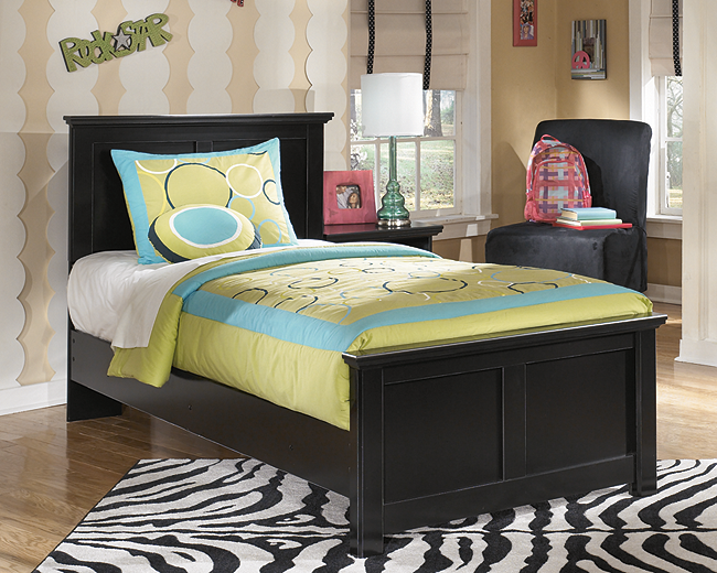 https://ashleyfurniture.scene7.com/is/image/AshleyFurniture/B138-53-52-83-SD