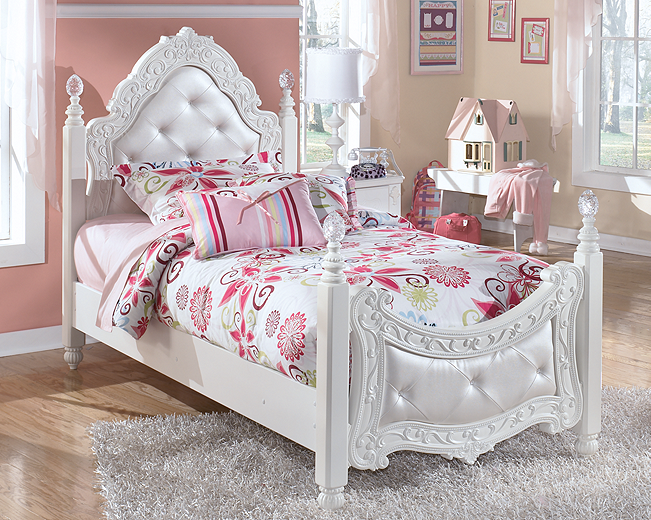 https://ashleyfurniture.scene7.com/is/image/AshleyFurniture/B188-71-81-SD